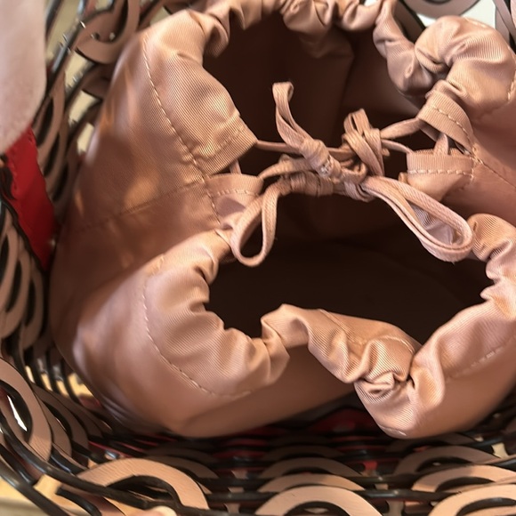 Kate Spade Dorie Medium Bucket handbag in hot chili red genuine leather - Picture 8 of 11